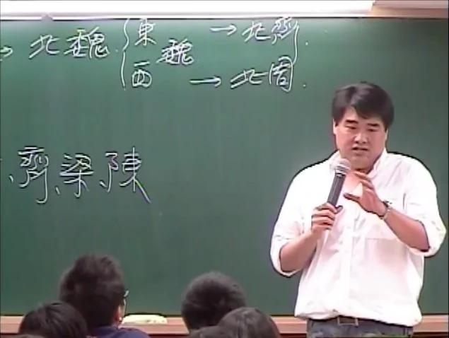 视频:台湾历史老师讲三国,讲到曹操是如何收买关羽的部分,我快笑岔气了!