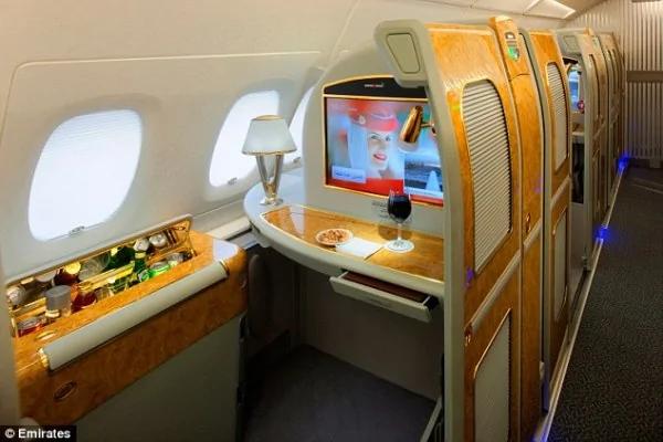 抓住订票系统漏洞 华男300块享受阿联酋航空3周环球头等舱之旅