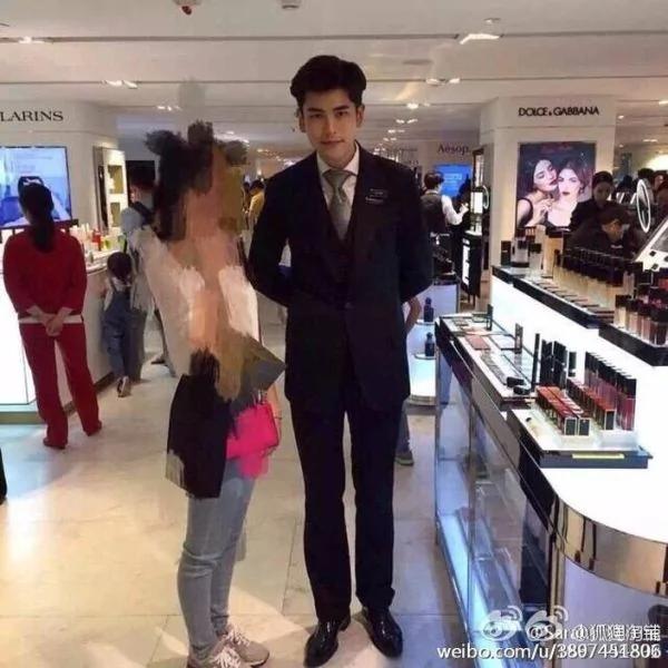 大陆女客情迷香港帅哥销售