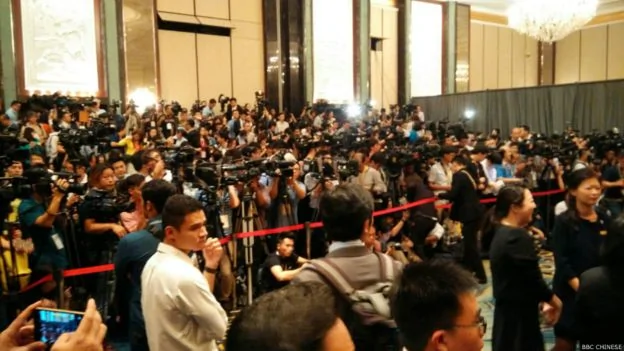 新加坡香格里拉酒店現場，數百名記者等候「習馬會」