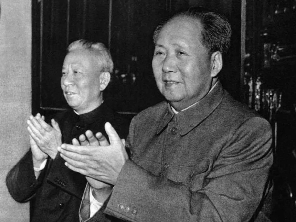 刘少奇何时察觉毛泽东要打倒他