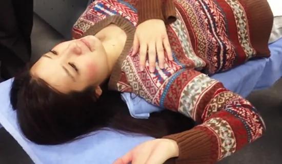 只需10秒钟马上解除肩颈酸痛!日本人神奇妙方值得一试