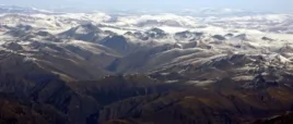 从尼泊尔空中俯瞰青藏高原喜马拉雅山脉。（资料照）