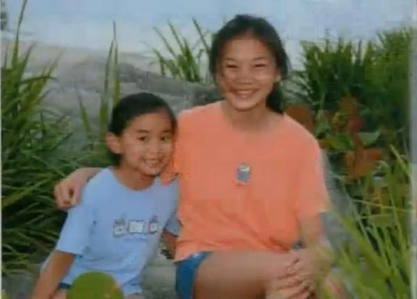 她中年没结婚,相隔3年领养了2名中国弃婴,神奇的是,这对弃婴竟然是亲姐妹