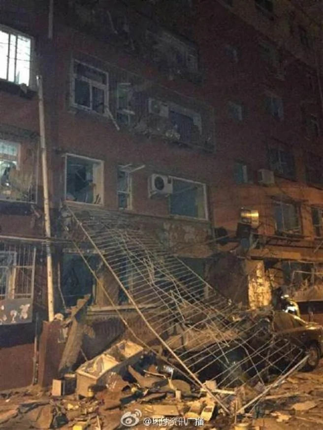 圖為北京石景山社區爆炸現場。（圖／新浪微博）