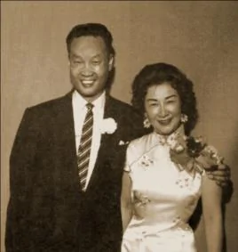50年代末，金無怠和前中國廣播公司播音員周謹予譜寫了一曲沖繩之戀。