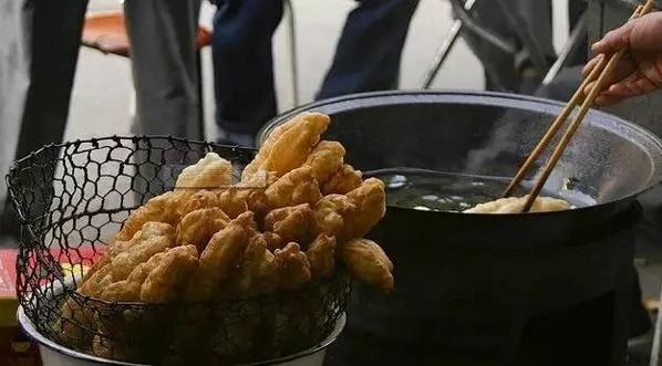 干了10年早餐店的老板惊爆内幕!记住,油条长这样千万别吃!