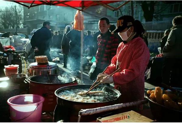 干了10年早餐店的老板惊爆内幕!记住,油条长这样千万别吃!
