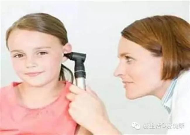 还在用棉花棒狂掏耳朵?小心越挖越糟!