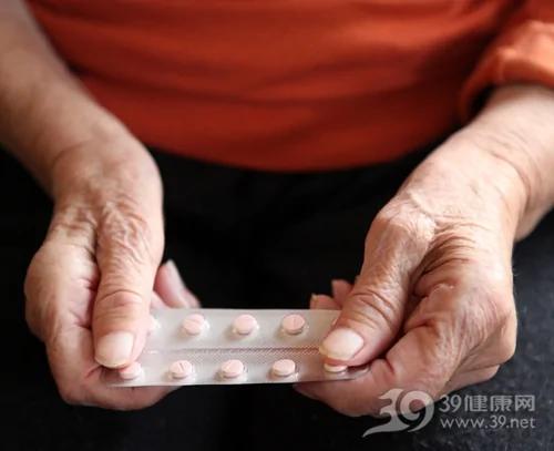 老人这样生病如同养生