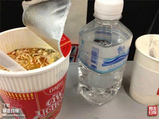 那些空姐不为人知的“隐形服务” 而且还免费