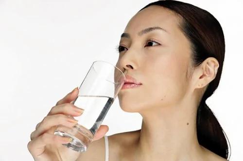 牙齿出现小黑点 千万别忽视它可怕的力量!