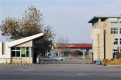 李曉梅控制的北京宏港石油科技公司是秦皇島中油華奧的第三股東，占股10%。新京報記者封莉攝