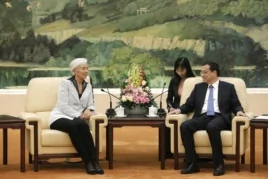 中共總理李克強在北京人民大會堂接見國際貨幣基金組織總幹事拉加德。（2014年3月24日）