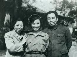 几代人都记得:周恩来给刘少奇戴的这“五顶帽子”