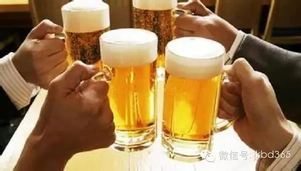 护心脏防糖尿病!喝啤酒竟有9大好处