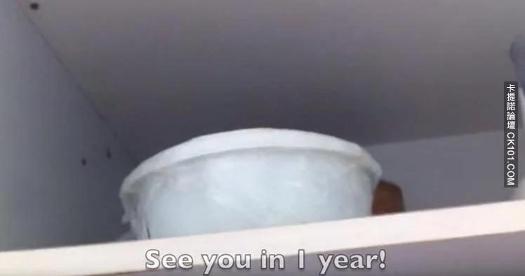 将鸡蛋泡在可乐中一年又一年后…这不是我要的结果!