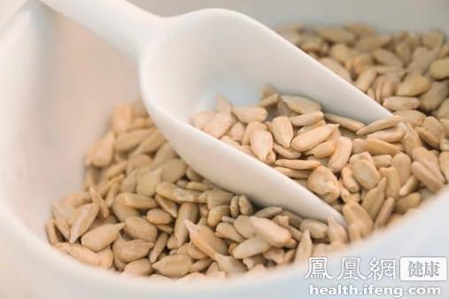 睡眠不足相当于头部遭击打 睡前吃什么助眠