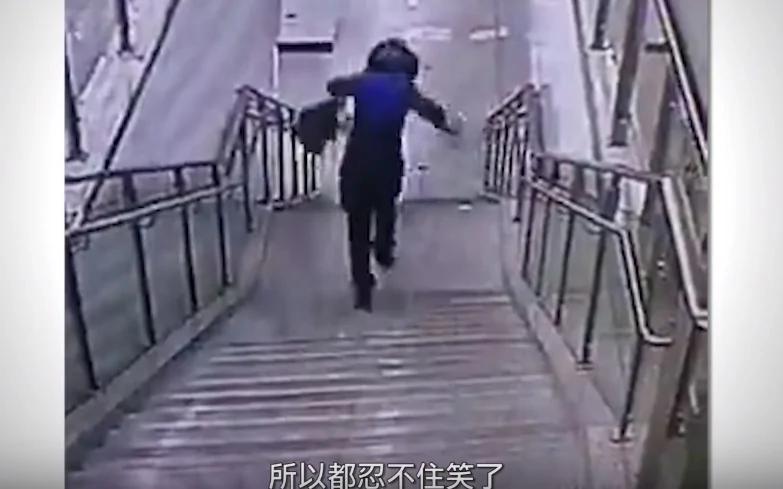 没想到这一段影片的最后"笑"果这么强...这才是凌波微步啊!