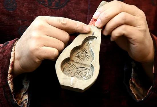 中国新年话传统舌尖上的手作工艺