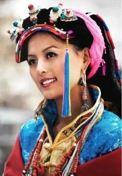 中国大陆神秘女王谷美女如云 一女可嫁多夫