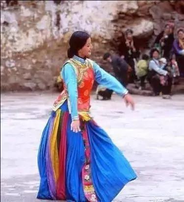 中国大陆神秘女王谷美女如云 一女可嫁多夫