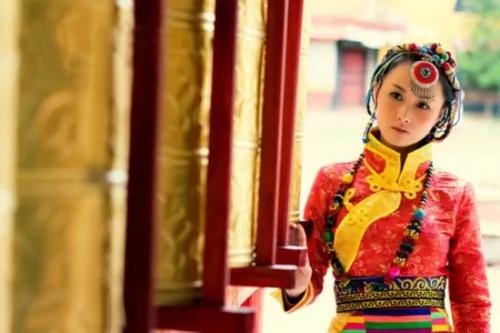 中国大陆神秘女王谷美女如云 一女可嫁多夫