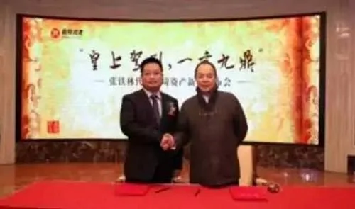 現在壞菜了，開發商沒錢回購了，所以整個鏈條也就都不轉了，投資者的錢無法兌付，鑫琦資產靈機一動，我們不是還有房子嘛！跟投資者講，拿房子抵債，投資者也不傻，當然是不同意、不同意、不同意，重要的事必須說三遍，投資者正在逼着鑫琦資產趕緊賣你抵押來的房子，然後還錢。這就有點一廂情願了，如果房子要是好賣，開發商能不還錢嗎？顯然是這些房子，即使折價也賣不出去了。