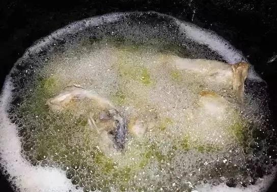炸过食物的高温油 不舍得倒 三招完美解决