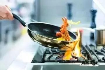 炸过食物的高温油 不舍得倒 三招完美解决