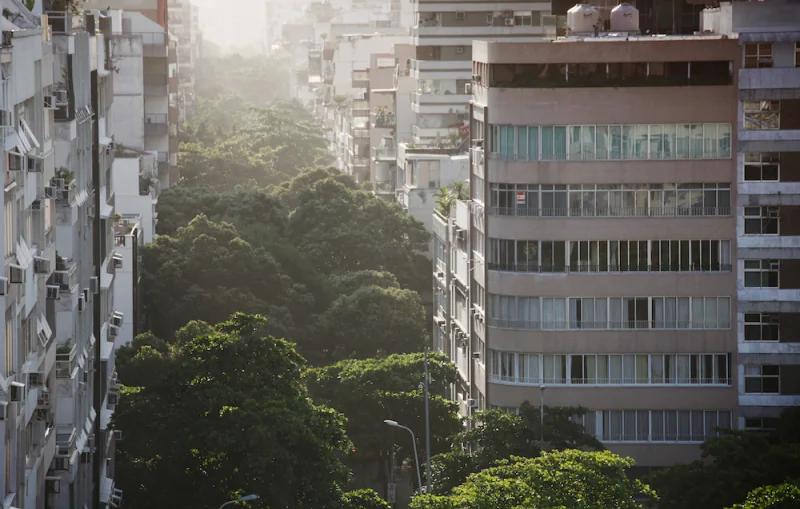 高层住宅越高噪音反而越大?专家教你如何选择安静又干净的楼层