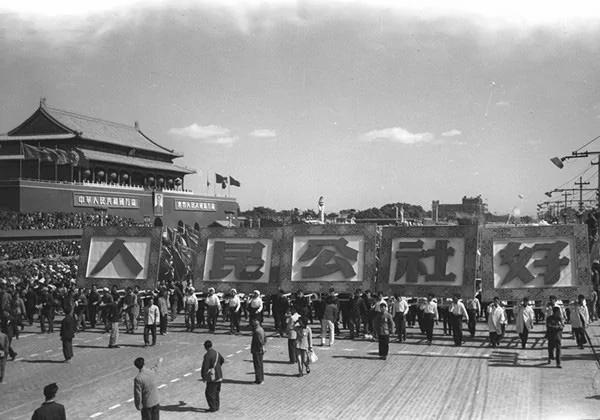 【微揭秘】大陆经济学大师:人民公社就是农奴制