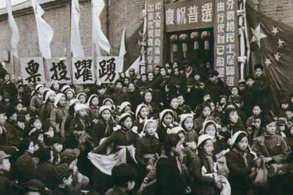 【微揭秘】大陆经济学大师:人民公社就是农奴制