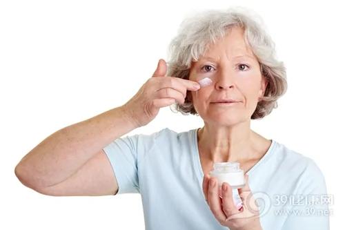八旬奶奶返20岁 怎样保持年轻?