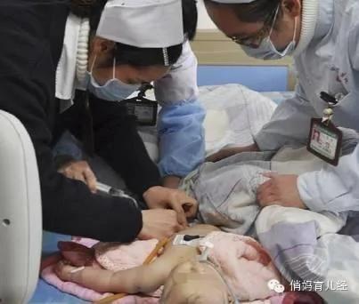 兄妹俩在睡觉,妈妈转身去做爱心晚餐后悲剧发生 警惕所有父母!
