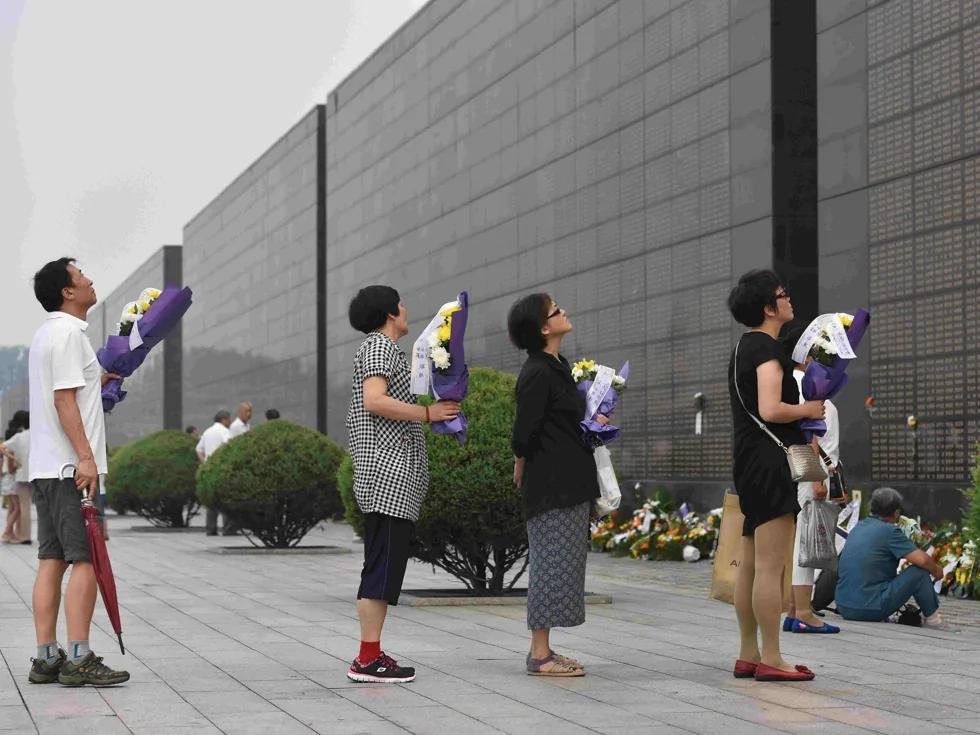 唐山大地震时毛泽东病榻摇晃不止