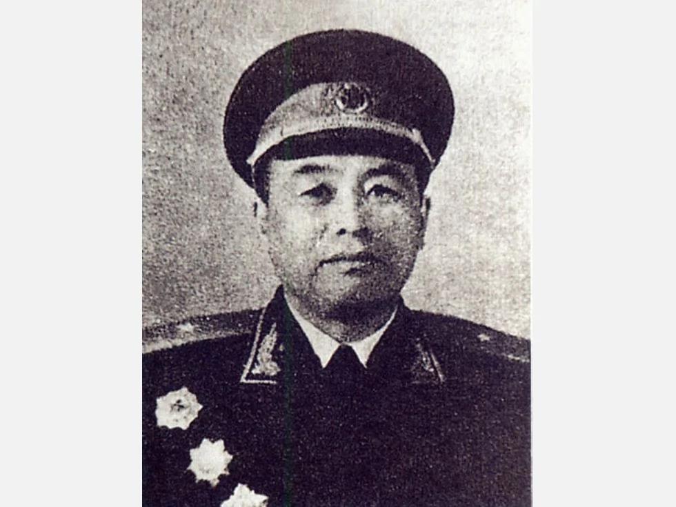 李德生执掌总政治部背后的毛林暗战