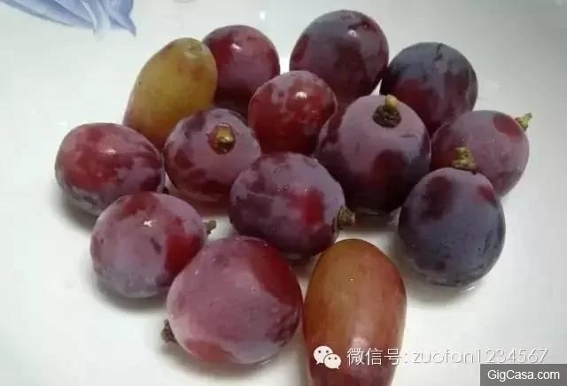 葡萄难剥?原来这么多年 我们“剥葡萄”的方法都错了