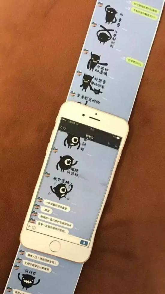 小哥做了个纸糊的iphone给妹子 居然撩妹成功