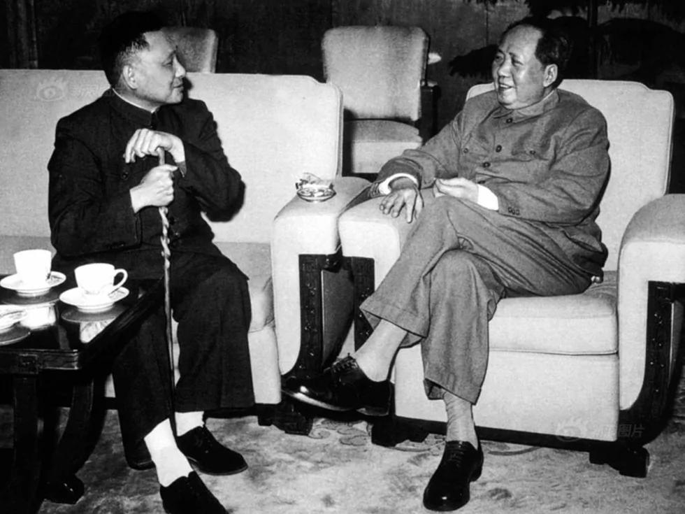 毛泽东恐政变频换接班人 但从未放弃邓小平