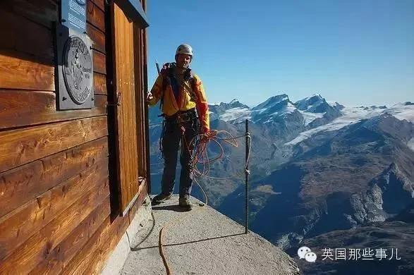 阿尔卑斯山上竟有个超神祕小黑点~如果你能爬上去会被眼前景象震撼到说不出话!