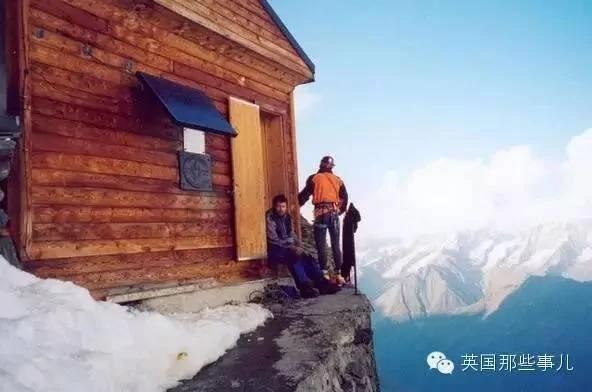 阿尔卑斯山上竟有个超神祕小黑点~如果你能爬上去会被眼前景象震撼到说不出话!