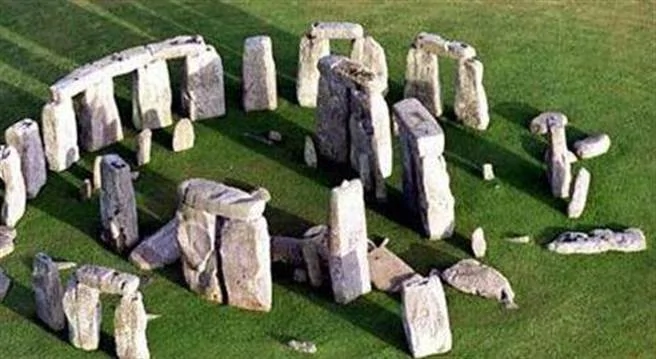 英国巨石阵一直是考古学家的大谜团，对于巨石阵的真正用途考古学家们做出了各种猜测