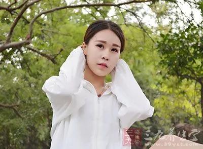 女人这样洗头发 小心秃顶