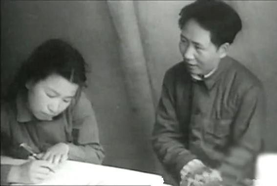 难得一见:江青亲自为毛泽东包饺子