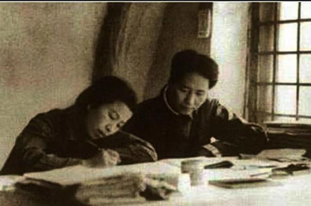 难得一见:江青亲自为毛泽东包饺子