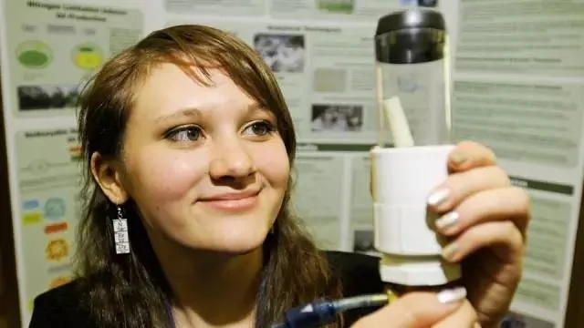 ​17岁女孩发明海藻变“石油”一桶成本2美元