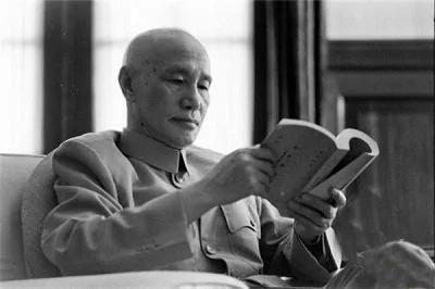 清廉如水的蒋介石戳穿四大家族的谎言