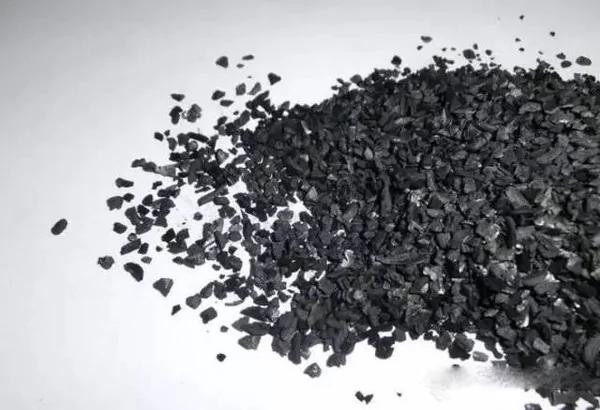 晚上在鞋子里放入这一物,一个月都不用洗鞋了!