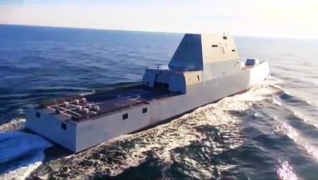 隐形军舰的甲板上几乎没有装备（美海军视频截图）